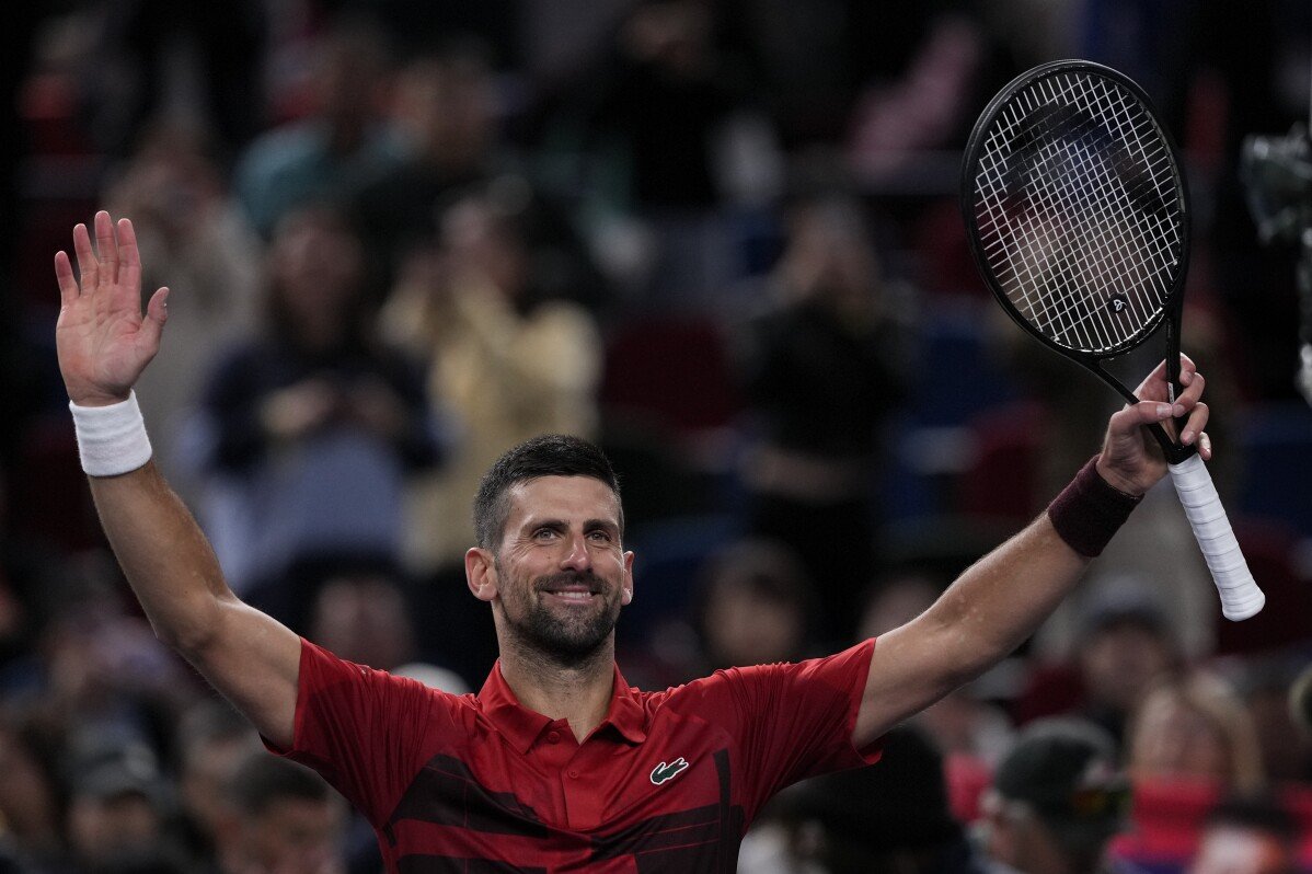 Djokovic เข้าอย่างง่ายเข้าสู่รอบที่สี่ของ Shanghai Masters เพื่อเผชิญหน้า Safiullin ที่ชนะ Tiafoe