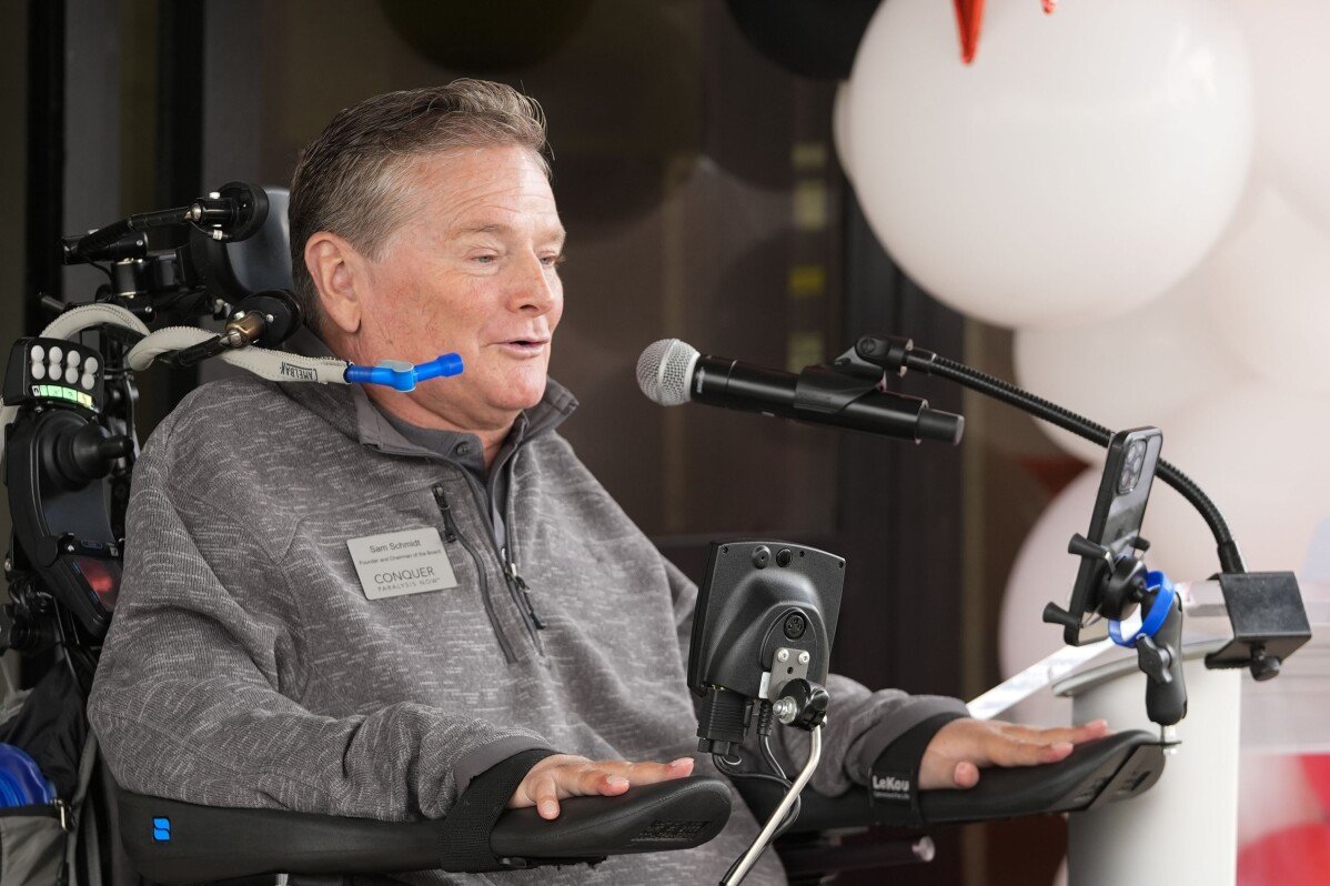 Sam Schmidt เปิดศูนย์กายอุปถัมภ์ในอินเดียแนโพลิสเพื่อฟื้นฟูผู้บาดเจ็บจากบาดเจ็บ โศกงอย